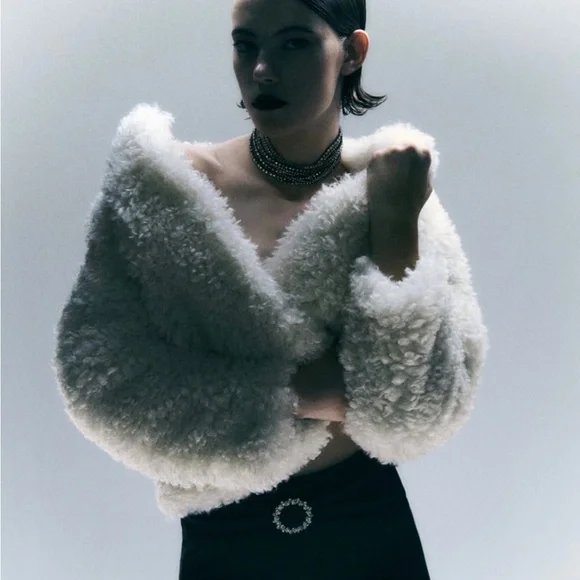 Faux fur jacket - Picture 4 of 12